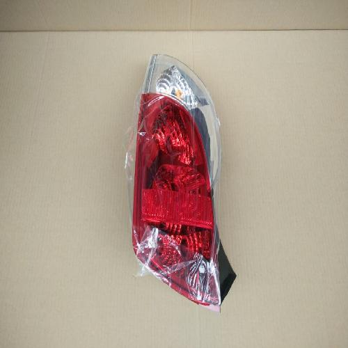奇瑞A1左右后尾灯S12