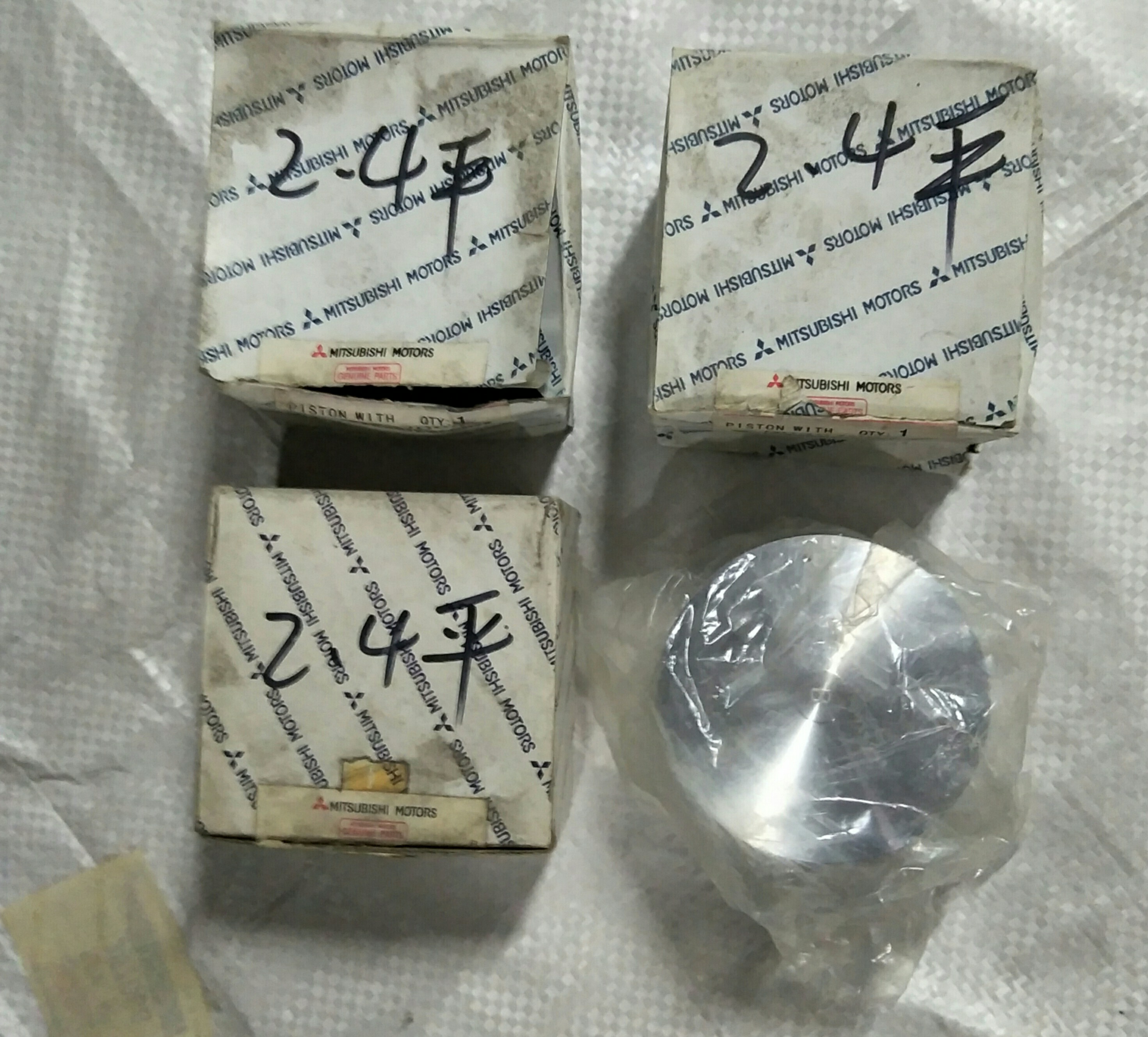 奇瑞三菱发动机活塞连销SL顶平4G64