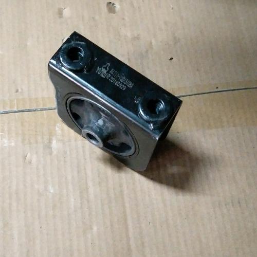奇瑞瑞虎481发动机前软垫T11Y