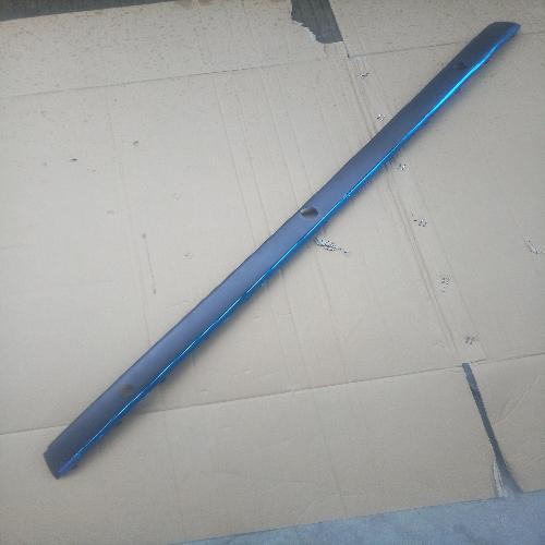 奇瑞A3中部后杠防檫条A3三箱车