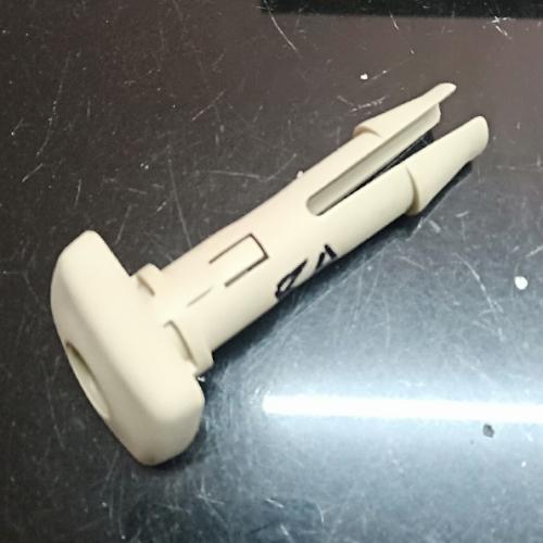 奇瑞东方之子头枕导管B11