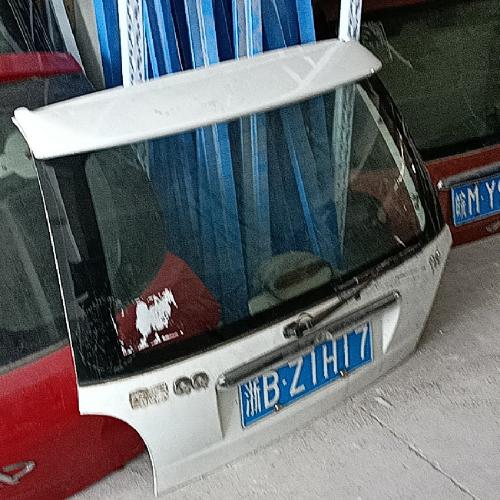 奇瑞QQ后背门Q3白色带雨刮