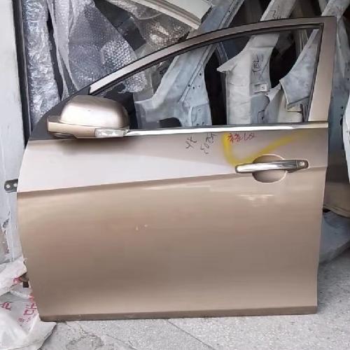 吉利帝豪左前车门DH银