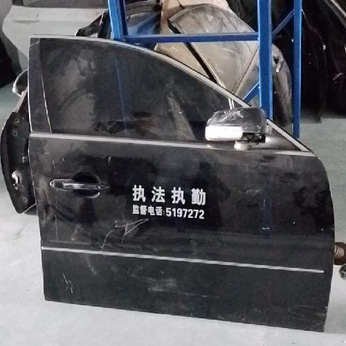 别克老君越右前车门JY07拆黑色